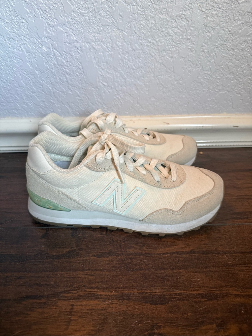 New balance women’s daisy print